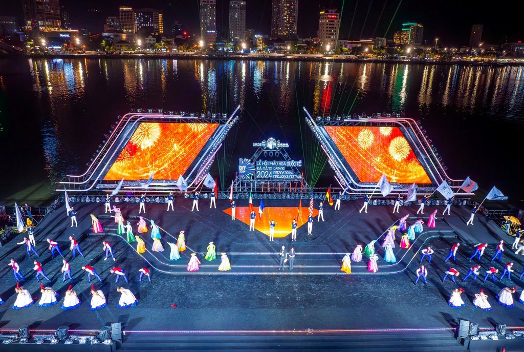 Sân khấu lễ hội pháo hoa Đà Nẵng 2025
